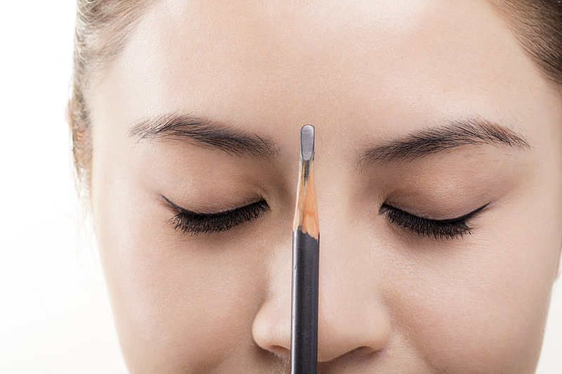 石卡镇:田间地头抗旱忙 齐心协力保春耕