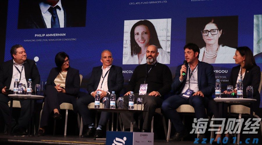 广州千人齐聚观看阅兵直播 老兵:我国军事发展日新月异