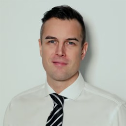 广东队2:0战胜山东队,获小组头名晋级淘汰赛